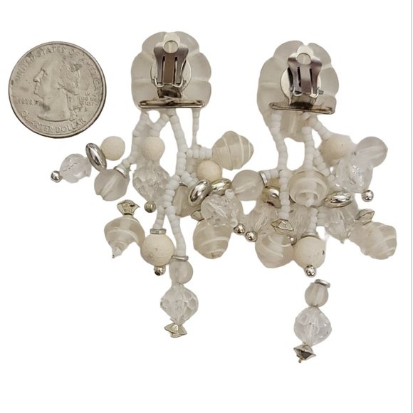 Clear Lucite Plastic White Glass Bead Dangle Clip-On Earrings K661 - Picture 3 of 5